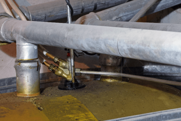 Oil leak from pipes